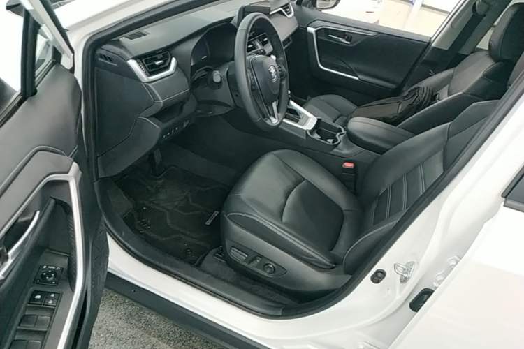 Used Toyota RAV4 2023 2.0L CVT Two-Wheel Drive Fashion Plus Edition Left Front Seat