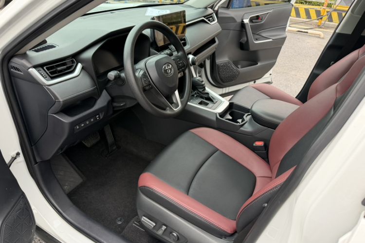 Used Toyota RAV4 2023 Dual-Motor 2.5L E-CVT Two-Wheel Drive Elite Edition Left Front Seat