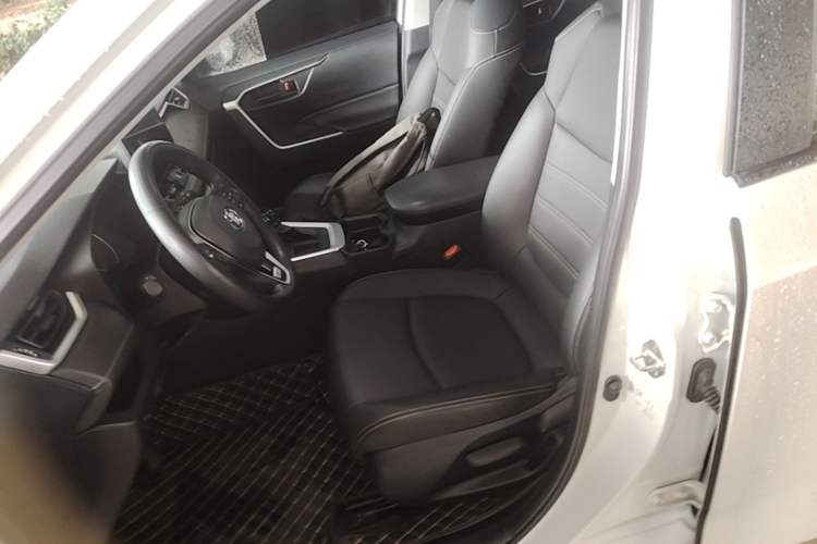 Used Toyota RAV4 2023 2.0L CVT Two-Wheel Drive Urban Edition Left Front Seat