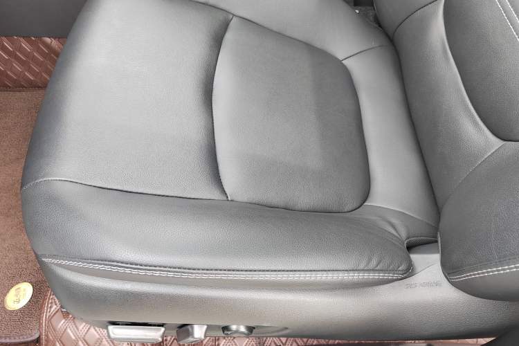 Used Toyota RAV4 2023 2.0L CVT Two-Wheel Drive 20th Anniversary Platinum Edition Left Front Seat