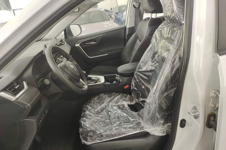 Used Toyota RAV4 2023 Dual-Engine 2.5L E-CVT Two-Wheel Drive Elite Plus Edition Left Front Seat