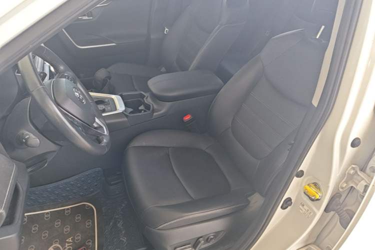 Used Toyota RAV4 2023 Dual-Engine 2.5L E-CVT Four-Wheel Drive Elite Plus Edition Left Front Seat