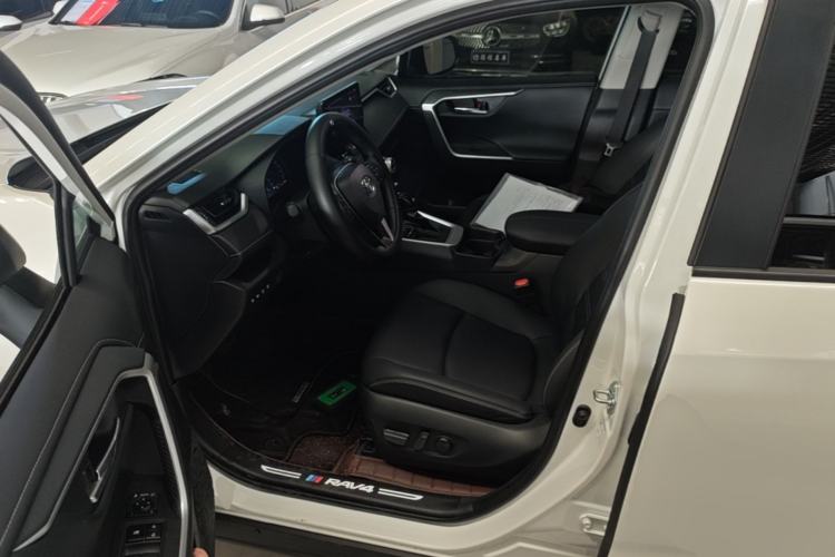 Used Toyota RAV4 2023 2.0L CVT Two-Wheel Drive Fashion Plus Edition Left Front Seat