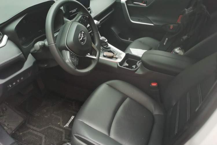 Used Toyota RAV4 2023 2.0L CVT Two-Wheel Drive Fashion Plus Edition Left Front Seat