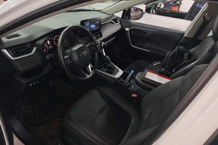 Used Toyota RAV4 2023 2.0L CVT Two-Wheel Drive Urban Edition Left Front Seat