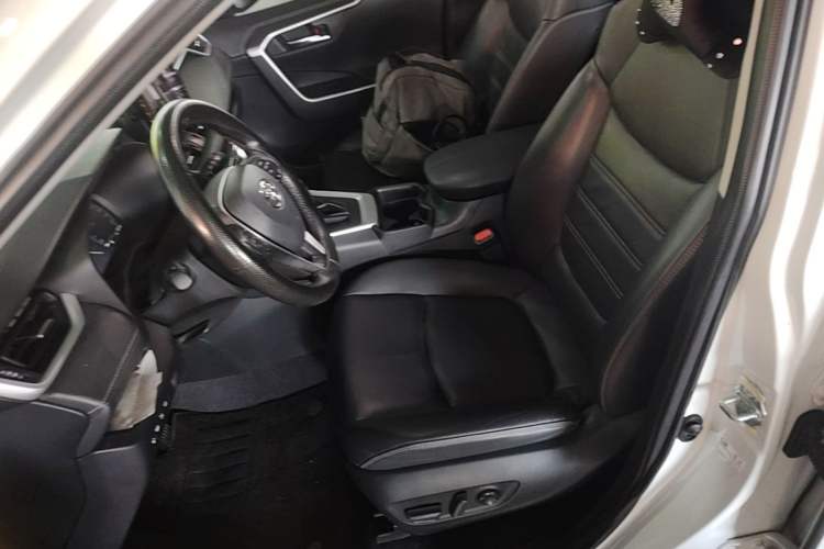 Used Toyota RAV4 2023 2.0L CVT Two-Wheel Drive Fashion Plus Edition Left Front Seat