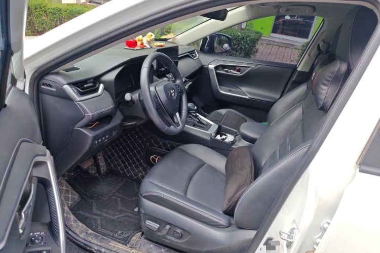 Used Toyota RAV4 2023 2.0L CVT Two-Wheel Drive 20th Anniversary Platinum Edition Left Front Seat