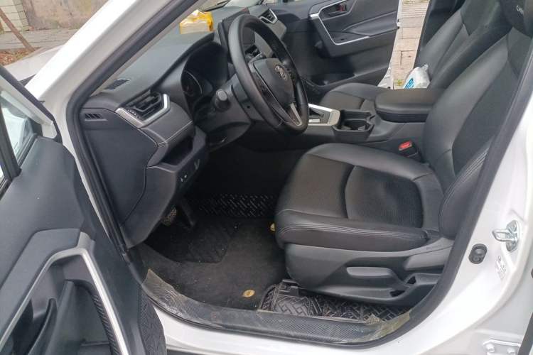 Used Toyota RAV4 2023 2.0L CVT Two-Wheel Drive Urban Edition Left Front Seat