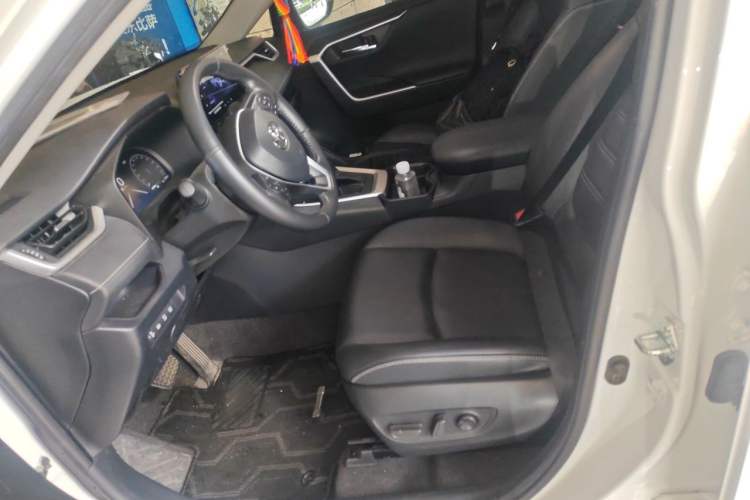 Used Toyota RAV4 2023 2.0L CVT Two-Wheel Drive Fashion Plus Edition Left Front Seat