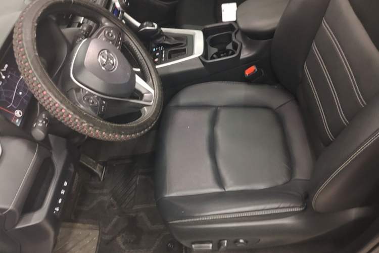 Used Toyota RAV4 2023 2.0L CVT Two-Wheel Drive Fashion Plus Edition Left Front Seat