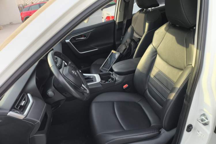 Used Toyota RAV4 2023 2.0L CVT Two-Wheel Drive Fashion Plus Edition Left Front Seat