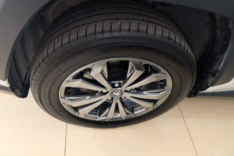 Used Toyota RAV4 2023 Dual-Engine 2.5L E-CVT Two-Wheel Drive Elite Plus Edition Left Front Wheel Hub