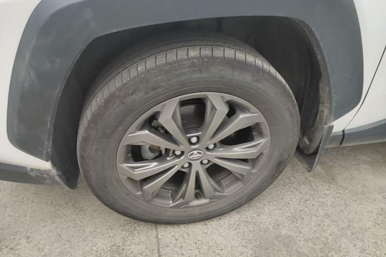 Used Toyota RAV4 2023 2.0L CVT 4x4 Explorer Plus Edition Left Front Wheel Hub
