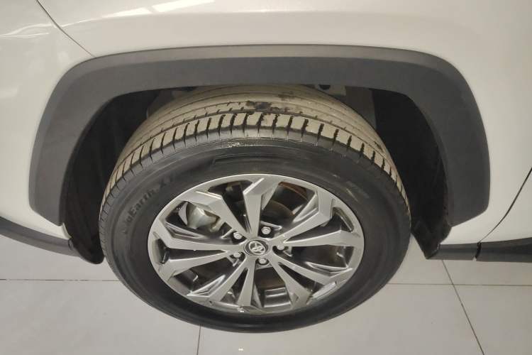 Used Toyota RAV4 2023 2.0L CVT Two-Wheel Drive Fashion Plus Edition Left Front Wheel Hub