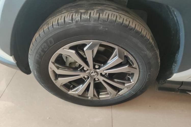 Used Toyota RAV4 2023 2.0L CVT Two-Wheel Drive 20th Anniversary Platinum Edition Left Front Wheel Hub