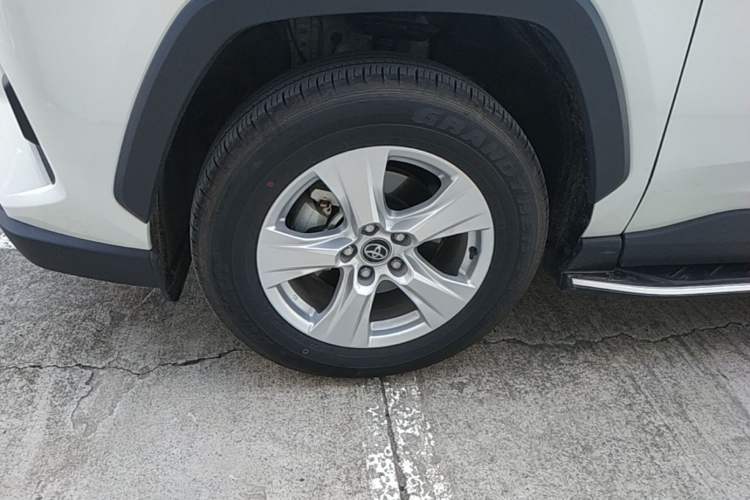 Used Toyota RAV4 2023 2.0L CVT Two-Wheel Drive Urban Edition Left Front Wheel Hub