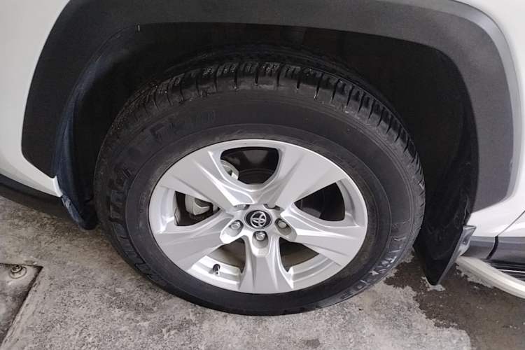 Used Toyota RAV4 2023 2.0L CVT Two-Wheel Drive Urban Edition Left Front Wheel Hub