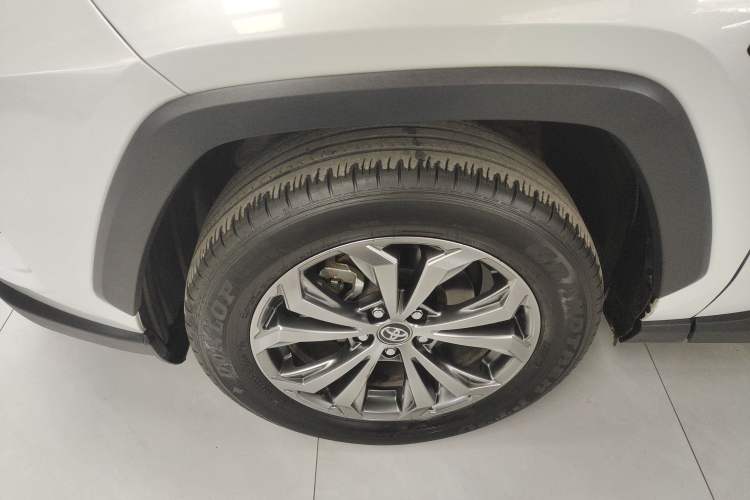 Used Toyota RAV4 2023 2.0L CVT Two-Wheel Drive 20th Anniversary Platinum Edition Left Front Wheel Hub
