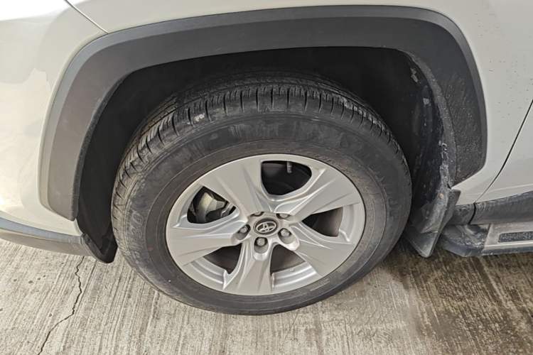 Used Toyota RAV4 2023 2.0L CVT Two-Wheel Drive Urban Edition Left Front Wheel Hub