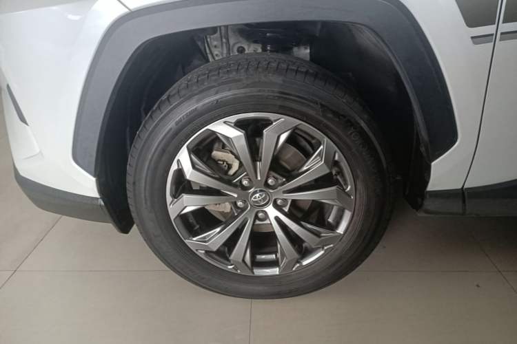 Used Toyota RAV4 2023 2.0L CVT Two-Wheel Drive Fashion Edition Left Front Wheel Hub