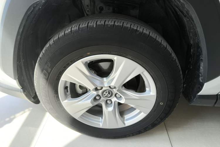 Used Toyota RAV4 2023 2.0L CVT Two-Wheel Drive Urban Edition Left Front Wheel Hub