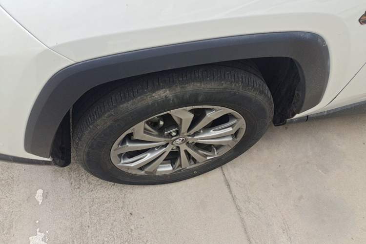 Used Toyota RAV4 2023 2.0L CVT Two-Wheel Drive 20th Anniversary Platinum Edition Left Front Wheel Hub