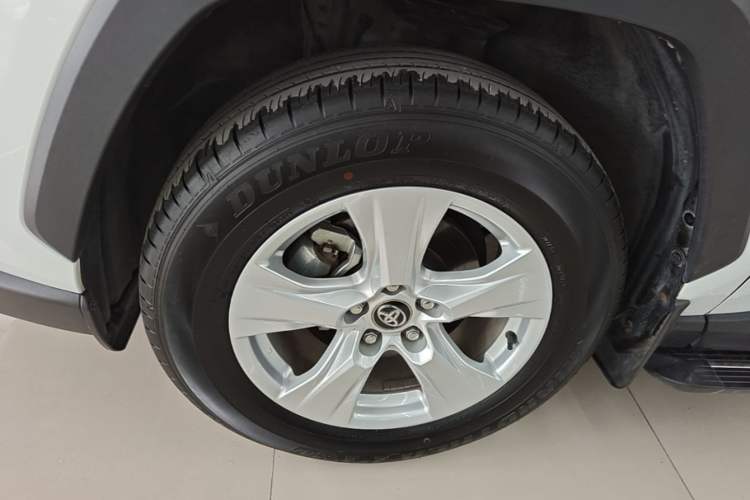 Used Toyota RAV4 2023 2.0L CVT Two-Wheel Drive Urban Edition Left Front Wheel Hub