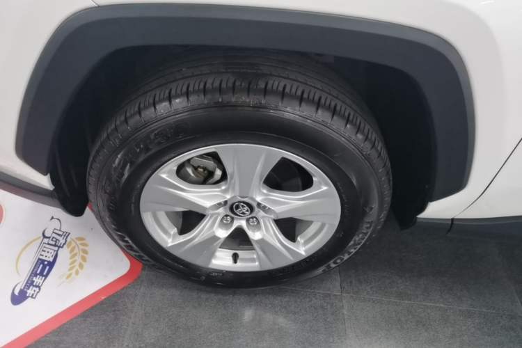 Used Toyota RAV4 2023 2.0L CVT Two-Wheel Drive Urban Edition Left Front Wheel Hub