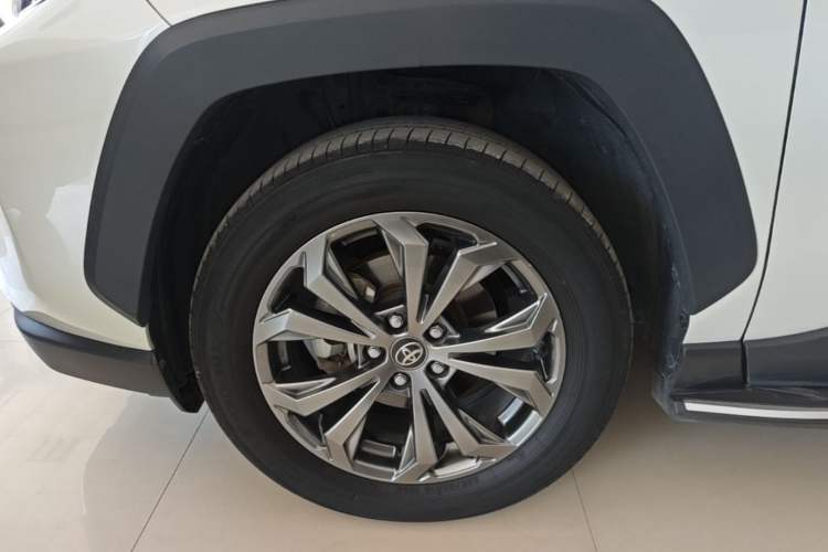 Used Toyota RAV4 2023 2.0L CVT 4x4 Adventure Edition Left Front Wheel Hub