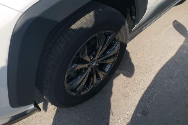 Used Toyota RAV4 2023 2.0L CVT 4x4 Explorer Plus Edition Left Front Wheel Hub
