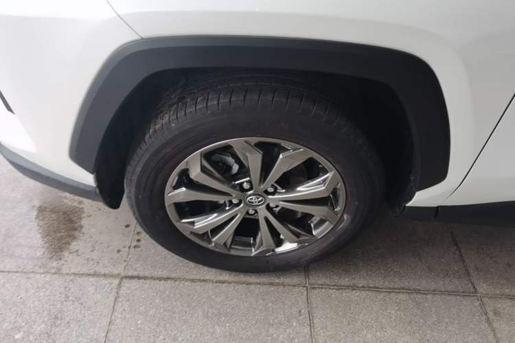 Used Toyota RAV4 2023 2.0L CVT Two-Wheel Drive Fashion Plus Edition Left Front Wheel Hub