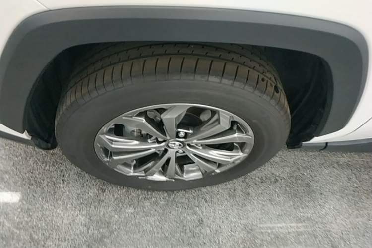 Used Toyota RAV4 2023 2.0L CVT Two-Wheel Drive Fashion Plus Edition Left Front Wheel Hub