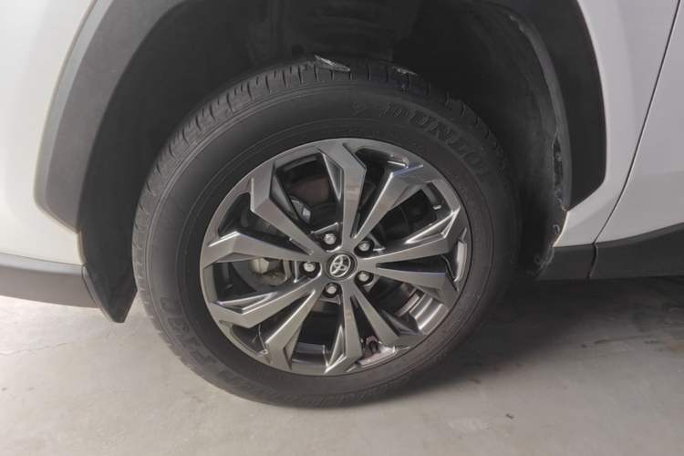 Used Toyota RAV4 2023 Dual-Motor 2.5L E-CVT Two-Wheel Drive Elite Edition Left Front Wheel Hub
