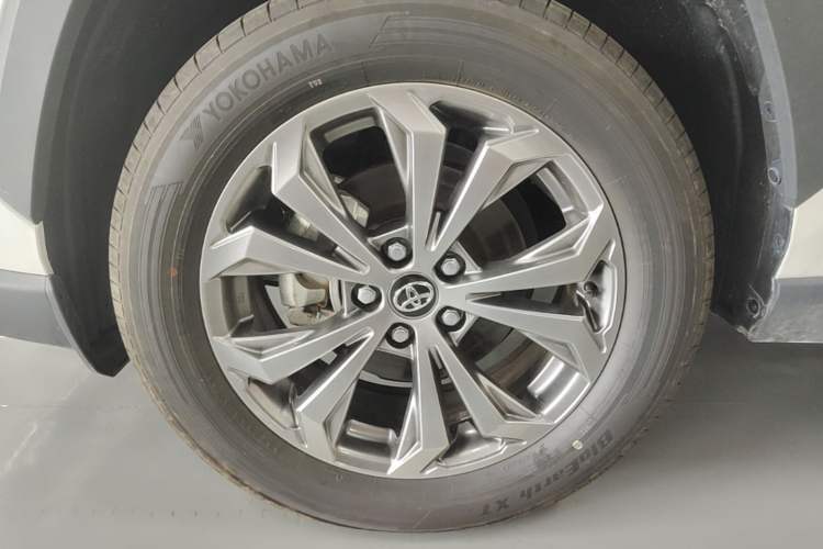 Used Toyota RAV4 2023 Dual-Engine 2.5L E-CVT Two-Wheel Drive Elite Plus Edition Left Front Wheel Hub