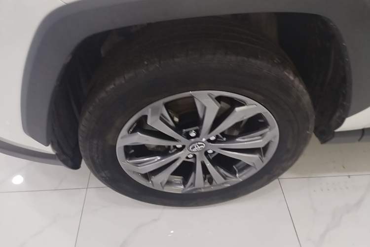 Used Toyota RAV4 2023 Dual-Motor 2.5L E-CVT Two-Wheel Drive Elite Edition Left Front Wheel Hub