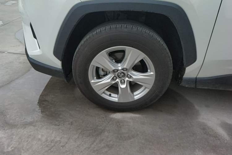 Used Toyota RAV4 2023 2.0L CVT Two-Wheel Drive Urban Edition Left Front Wheel Hub