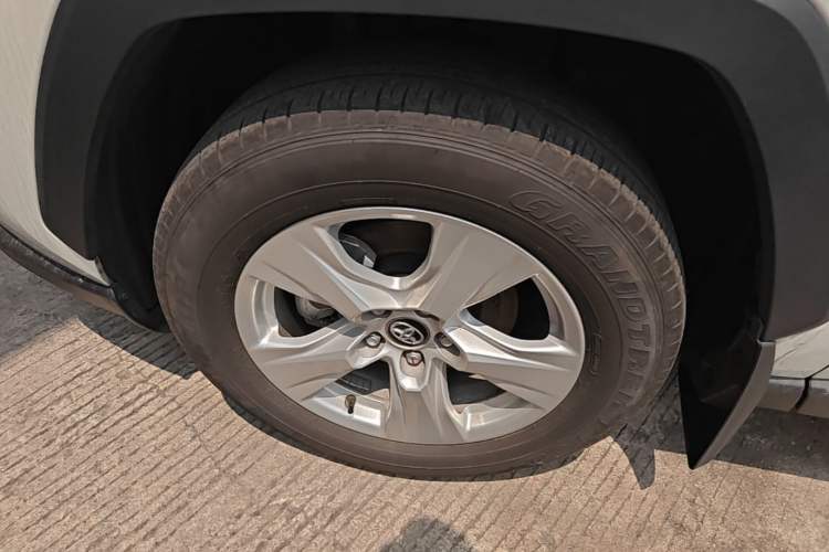 Used Toyota RAV4 2023 2.0L CVT Two-Wheel Drive Urban Edition Left Front Wheel Hub