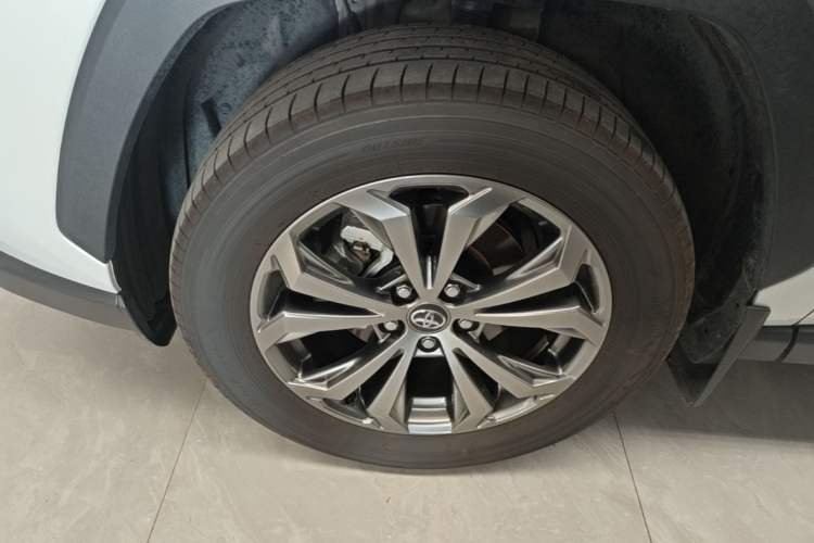 Used Toyota RAV4 2023 2.0L CVT Two-Wheel Drive Fashion Plus Edition Left Front Wheel Hub