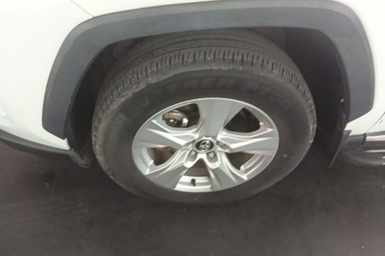 Used Toyota RAV4 2023 2.0L CVT Two-Wheel Drive Urban Edition Left Front Wheel Hub