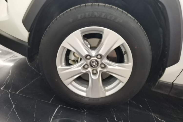 Used Toyota RAV4 2023 2.0L CVT Two-Wheel Drive Urban Edition Left Front Wheel Hub