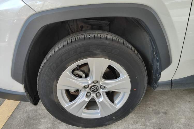 Used Toyota RAV4 2023 2.0L CVT Two-Wheel Drive Urban Edition Left Front Wheel Hub