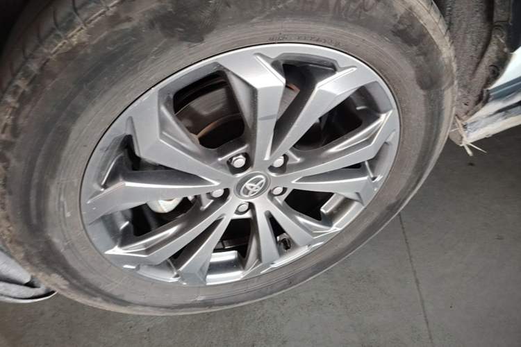 Used Toyota RAV4 2023 2.0L CVT Two-Wheel Drive Fashion Plus Edition Left Front Wheel Hub