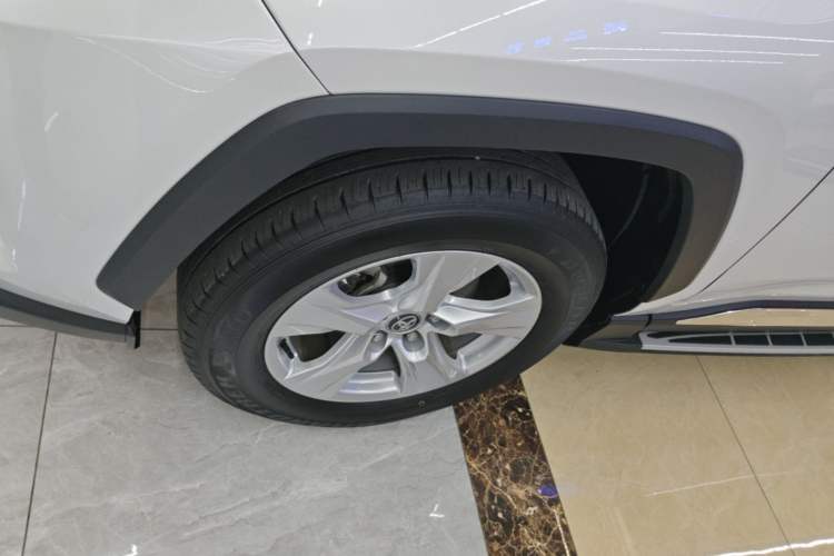 Used Toyota RAV4 2023 2.0L CVT Two-Wheel Drive Urban Edition Left Front Wheel Hub