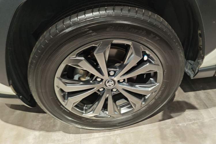 Used Toyota RAV4 2023 2.0L CVT Two-Wheel Drive Fashion Plus Edition Left Front Wheel Hub
