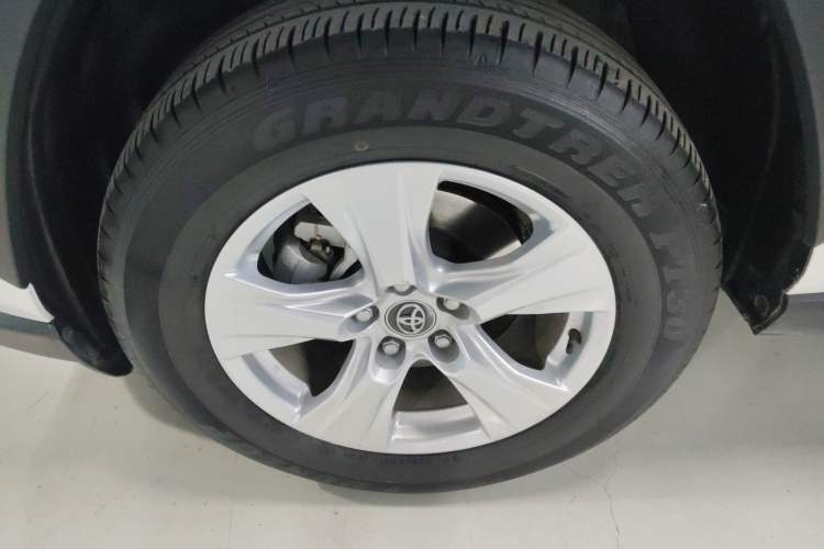 Used Toyota RAV4 2023 2.0L CVT Two-Wheel Drive Urban Edition Left Front Wheel Hub