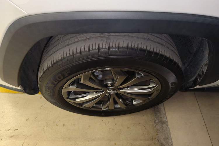 Used Toyota RAV4 2023 2.0L CVT Two-Wheel Drive Fashion Plus Edition Left Front Wheel Hub