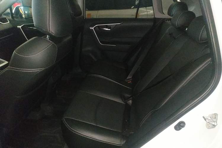 Used Toyota RAV4 2023 2.0L CVT Two-Wheel Drive Fashion Edition Left Rear Seat