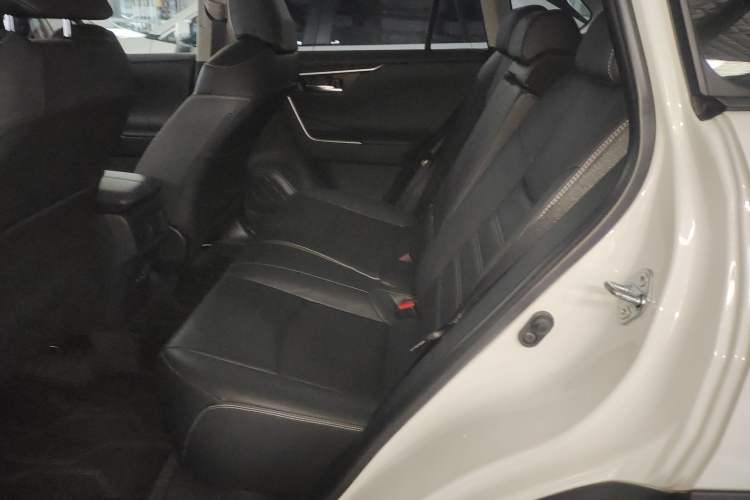 Used Toyota RAV4 2023 2.0L CVT Two-Wheel Drive Fashion Plus Edition Left Rear Seat