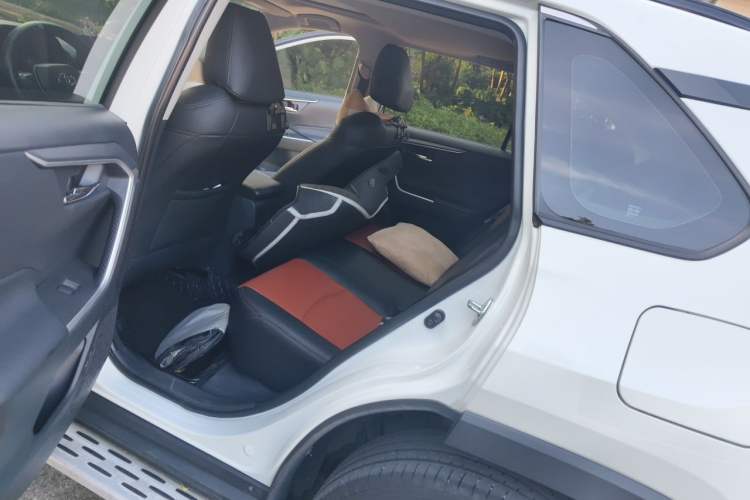 Used Toyota RAV4 2023 2.0L CVT Two-Wheel Drive Fashion Edition Left Rear Seat