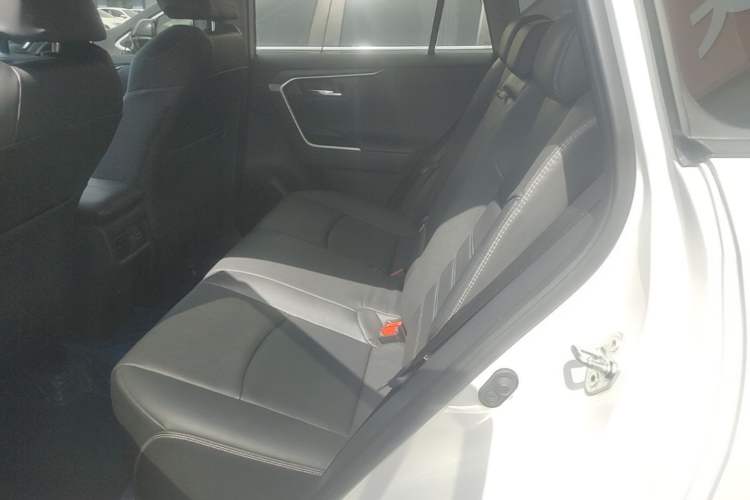 Used Toyota RAV4 2023 2.0L CVT Two-Wheel Drive Fashion Plus Edition Left Rear Seat